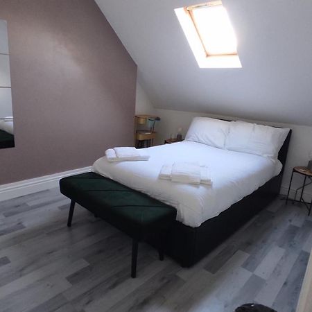 Casa Jimenez - Close To Town With Shared Bathroom Cardiff Bagian luar foto