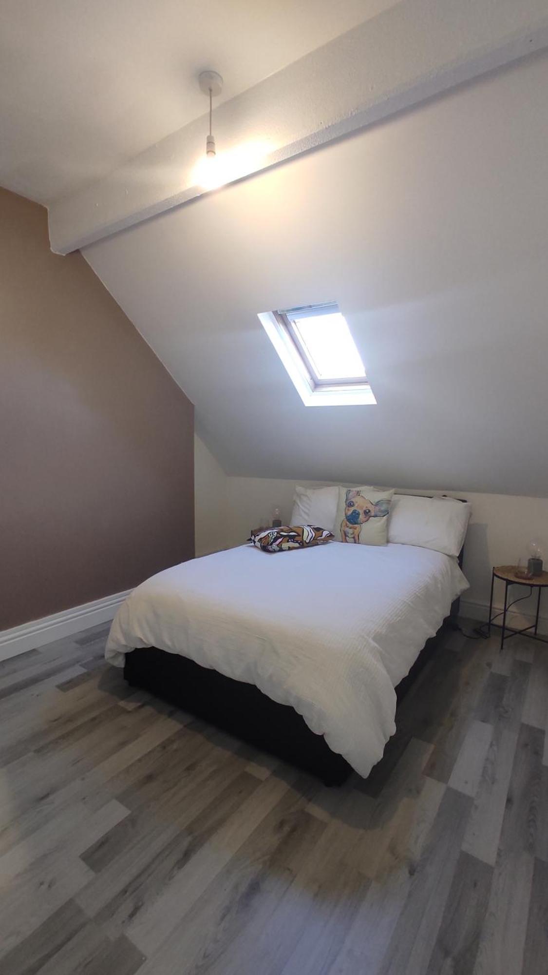 Casa Jimenez - Close To Town With Shared Bathroom Cardiff Bagian luar foto