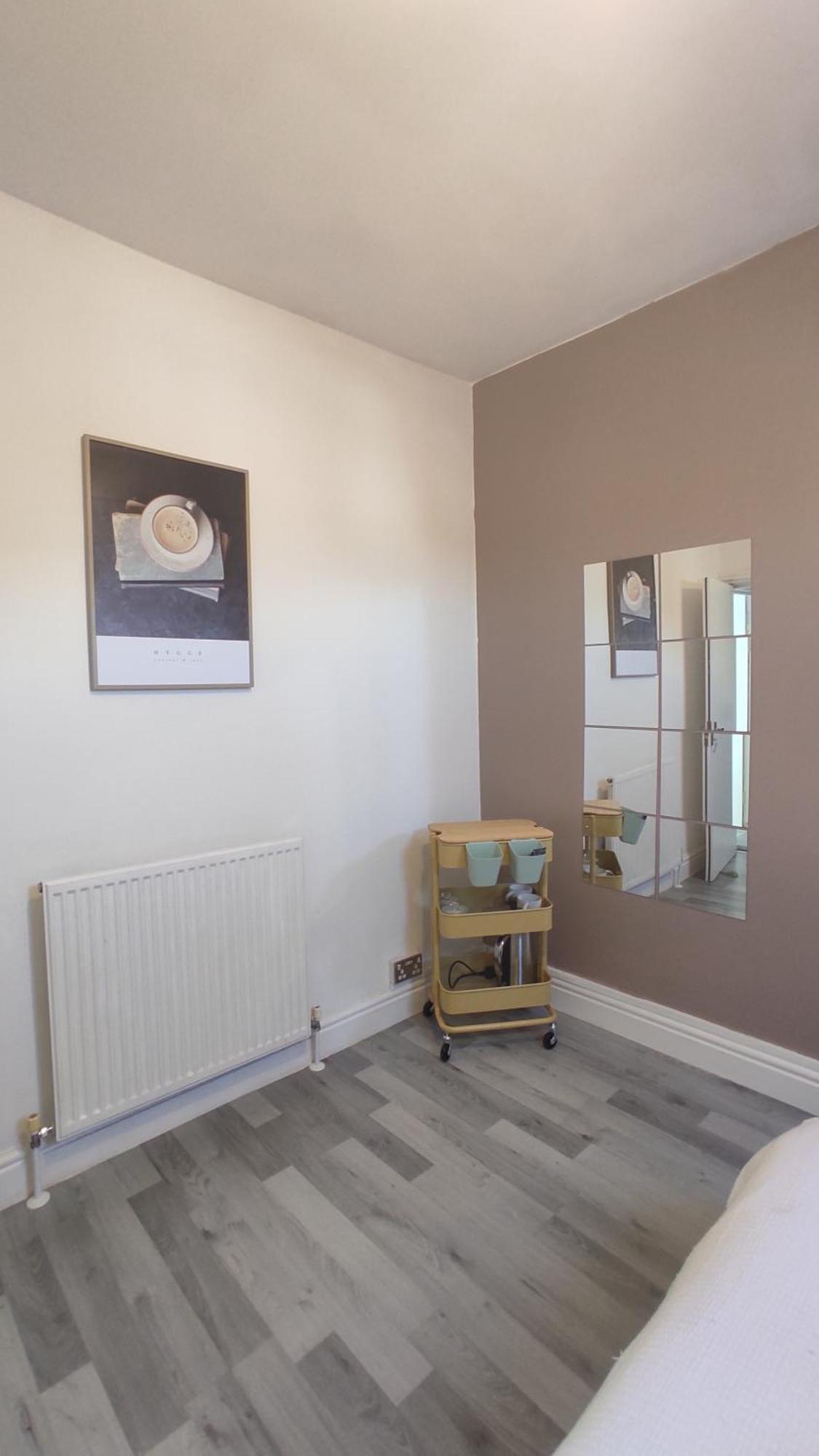 Casa Jimenez - Close To Town With Shared Bathroom Cardiff Bagian luar foto