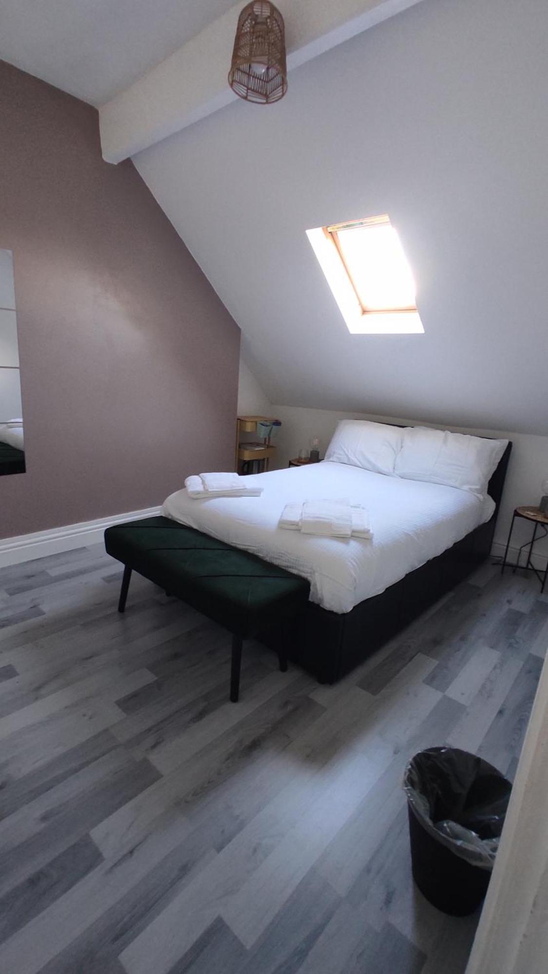 Casa Jimenez - Close To Town With Shared Bathroom Cardiff Bagian luar foto